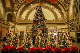 ​🎄 Deck the Halls with Local Talent: